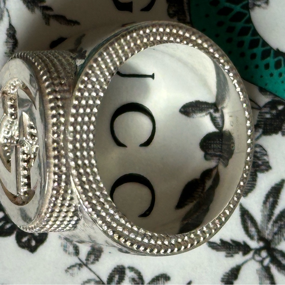 Gucci Silver Interlocking Gucci Logo ring - Picture 4 of 11